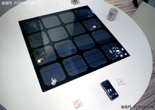 松下展示可無線充電太陽能電池板